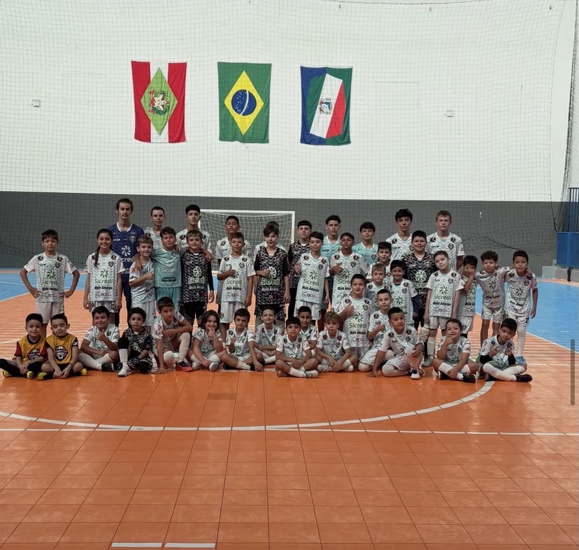 Time completo da Squad Futsal uniformizado
